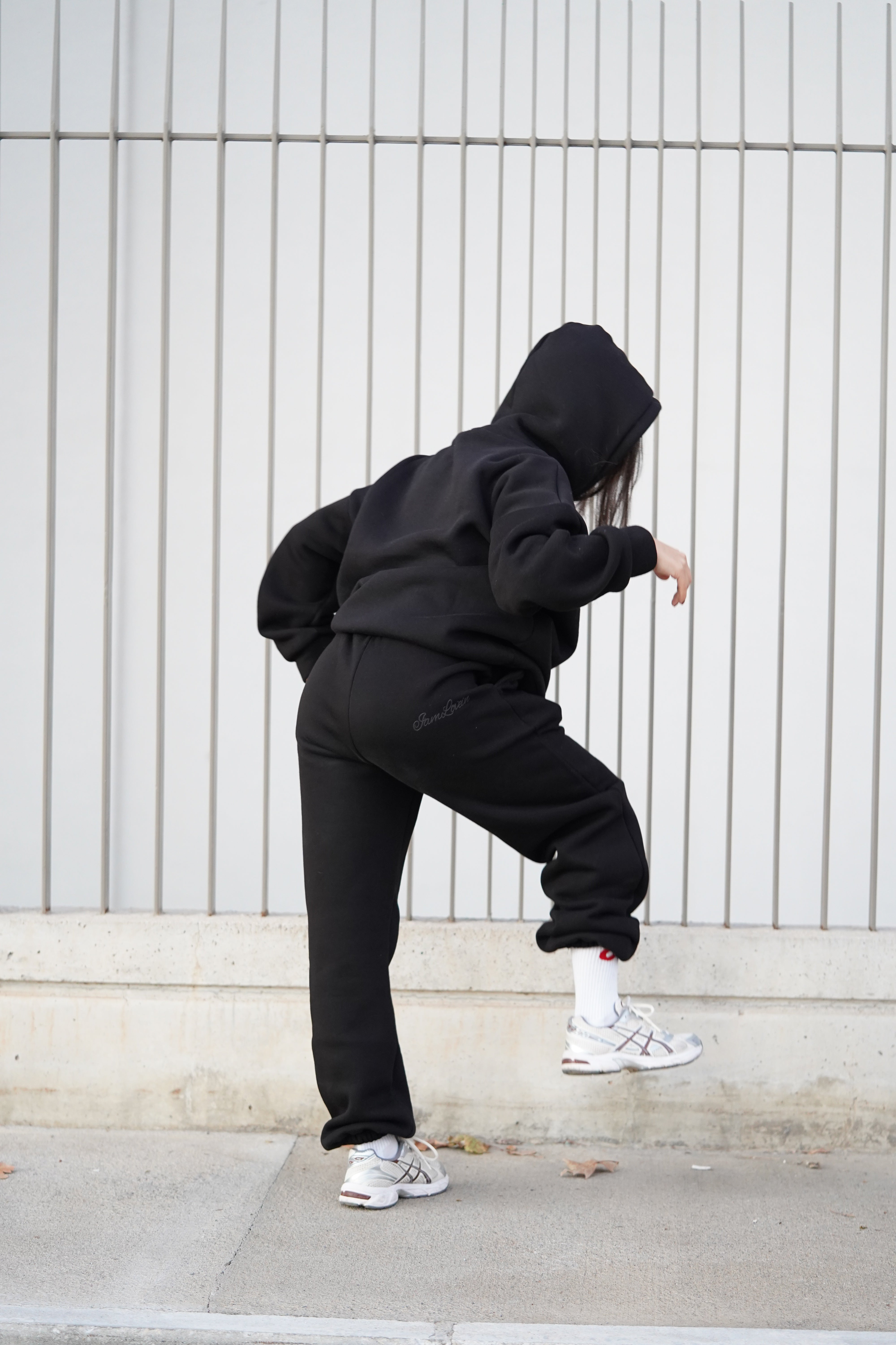 Siyah Kapişonlu Eşofman Üstü